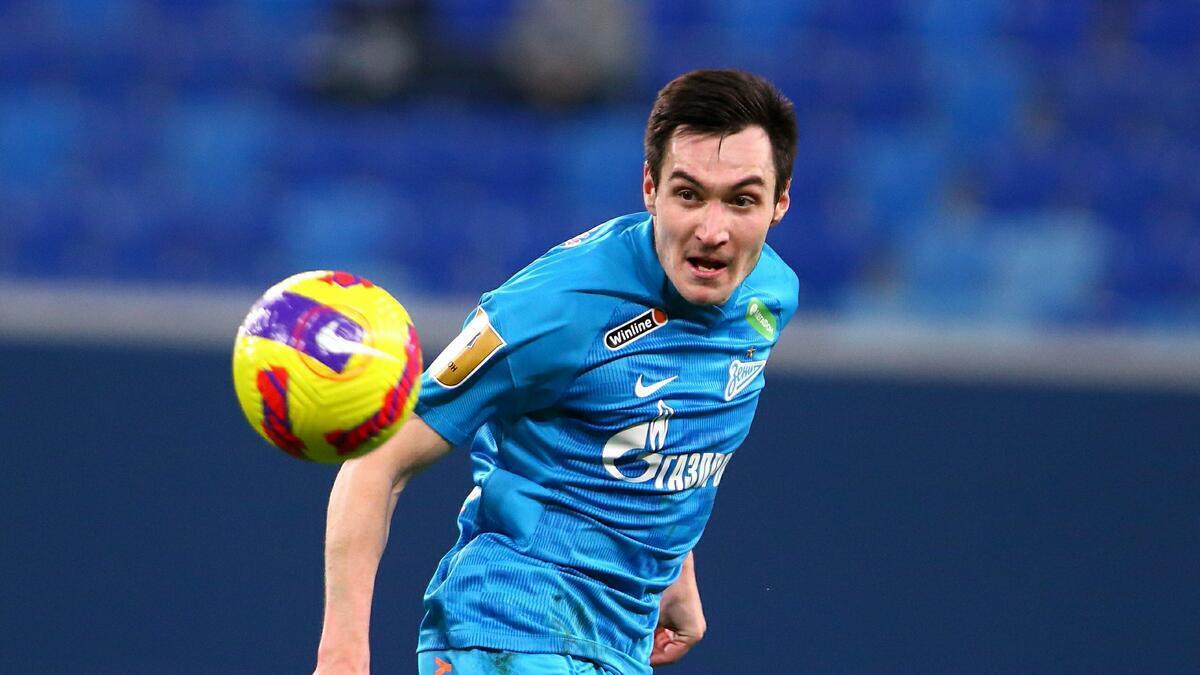 Футболиста сборной России не пустили в Турции на самолет из-за российского паспорта