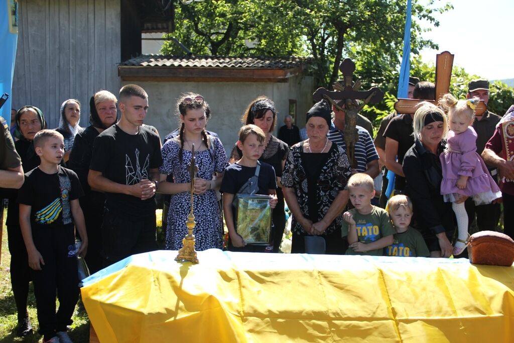 Без батька залишились дев'ятеро дітей: на війні загинув сержант Володимир Кондрат з Болехівщини. Фото