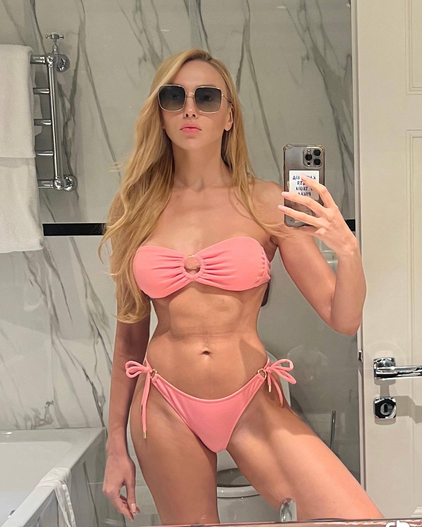 "Я трохи п’ю": Полякова зізналася в слабкості до алкоголю та показала, який вигляд має її тіло без фотошопу