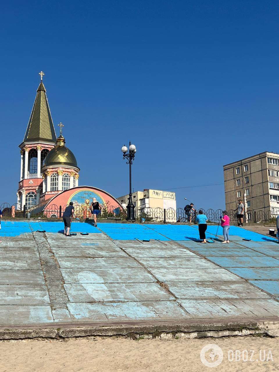 В Киеве на Оболони активисты восстановили самый большой в Украине крымскотатарский флаг. Фото