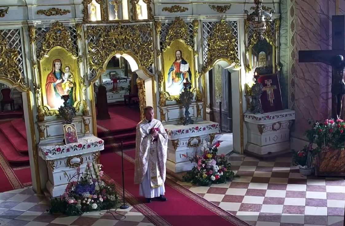 В Ужгороде священник назвал россиян "великим народом" и молился о примирении. Видео