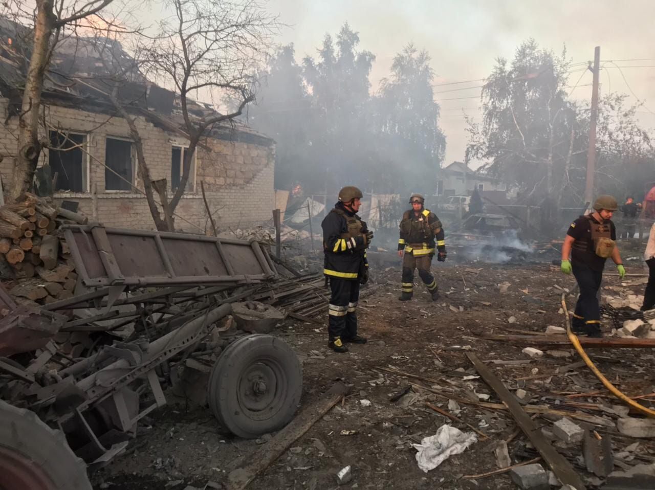 Войска РФ атаковали управляемыми авиабомбами село на Харьковщине: есть жертвы и раненые. Фото