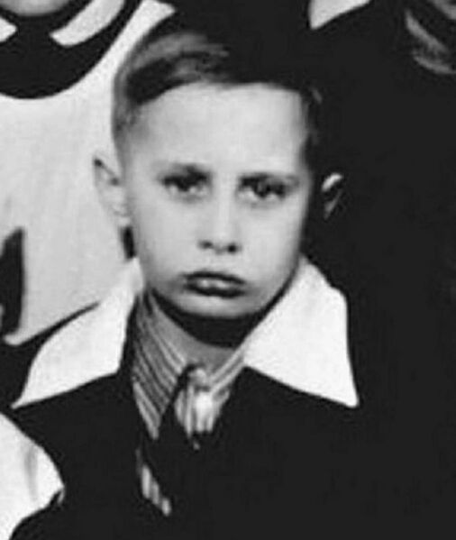 Убогое детство кровавого тирана: за что отчим чуть не убил Путина и почему мать отреклась от диктатора дважды. Фото