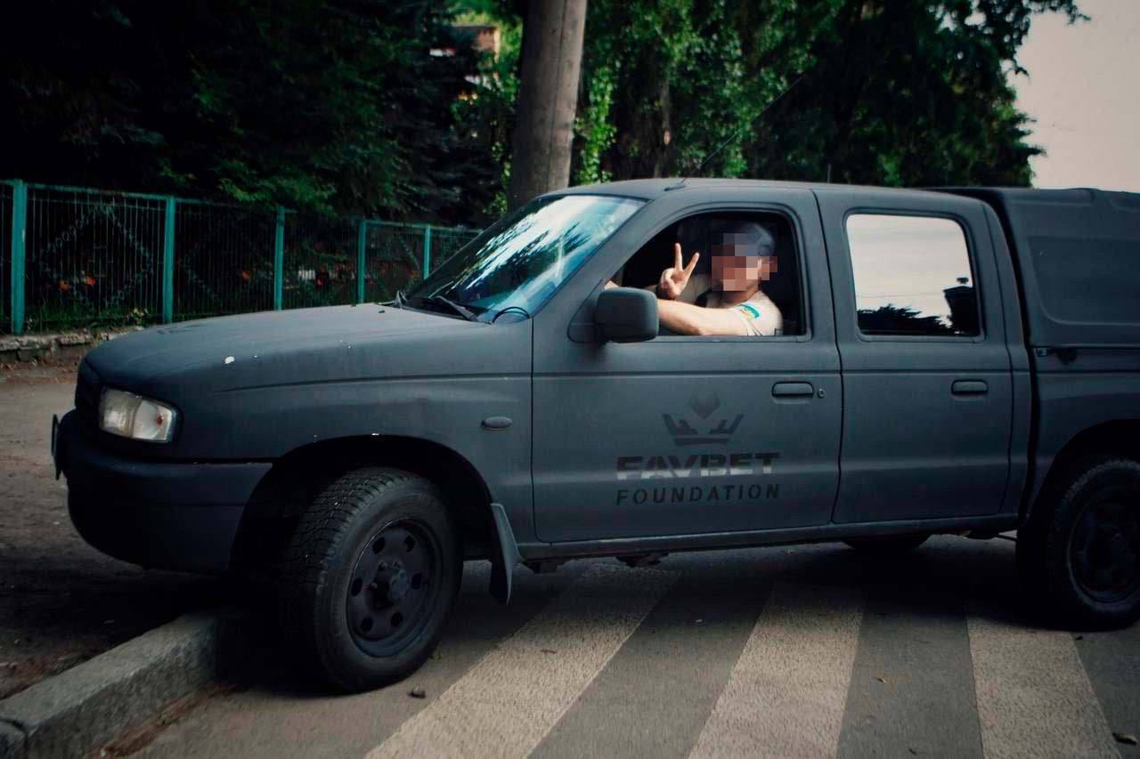Спецназовцы ВСУ получили внедорожник Mazda от Favbet Foundation