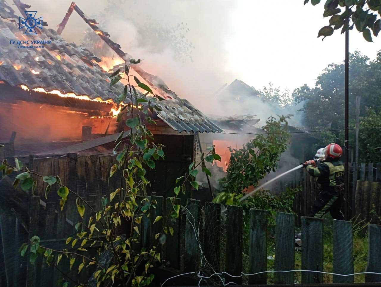 В Киевской области 7 августа молнии стали причиной нескольких пожаров в жилом секторе