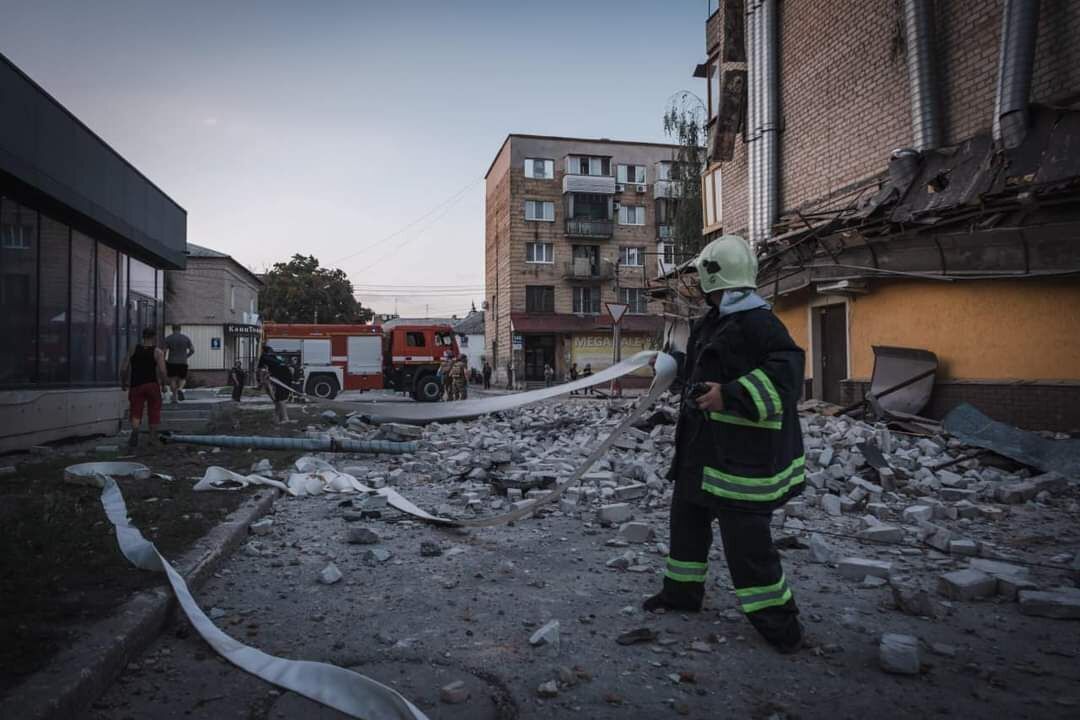 Наслідки могли бути набагато гірші: стало відомо, чому під час удару РФ по Покровську постраждало багато рятувальників