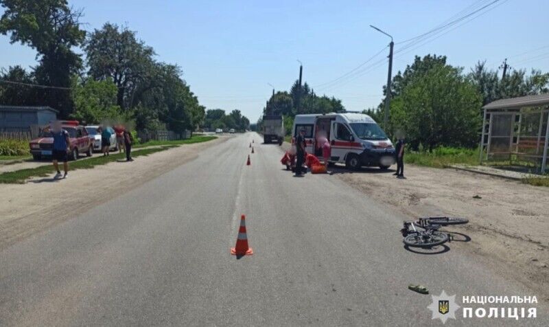 На Вінниччині водій вантажівки збив на смерть 8-річну дівчинку, яка їхала на велосипеді: деталі трагедії. Фото 