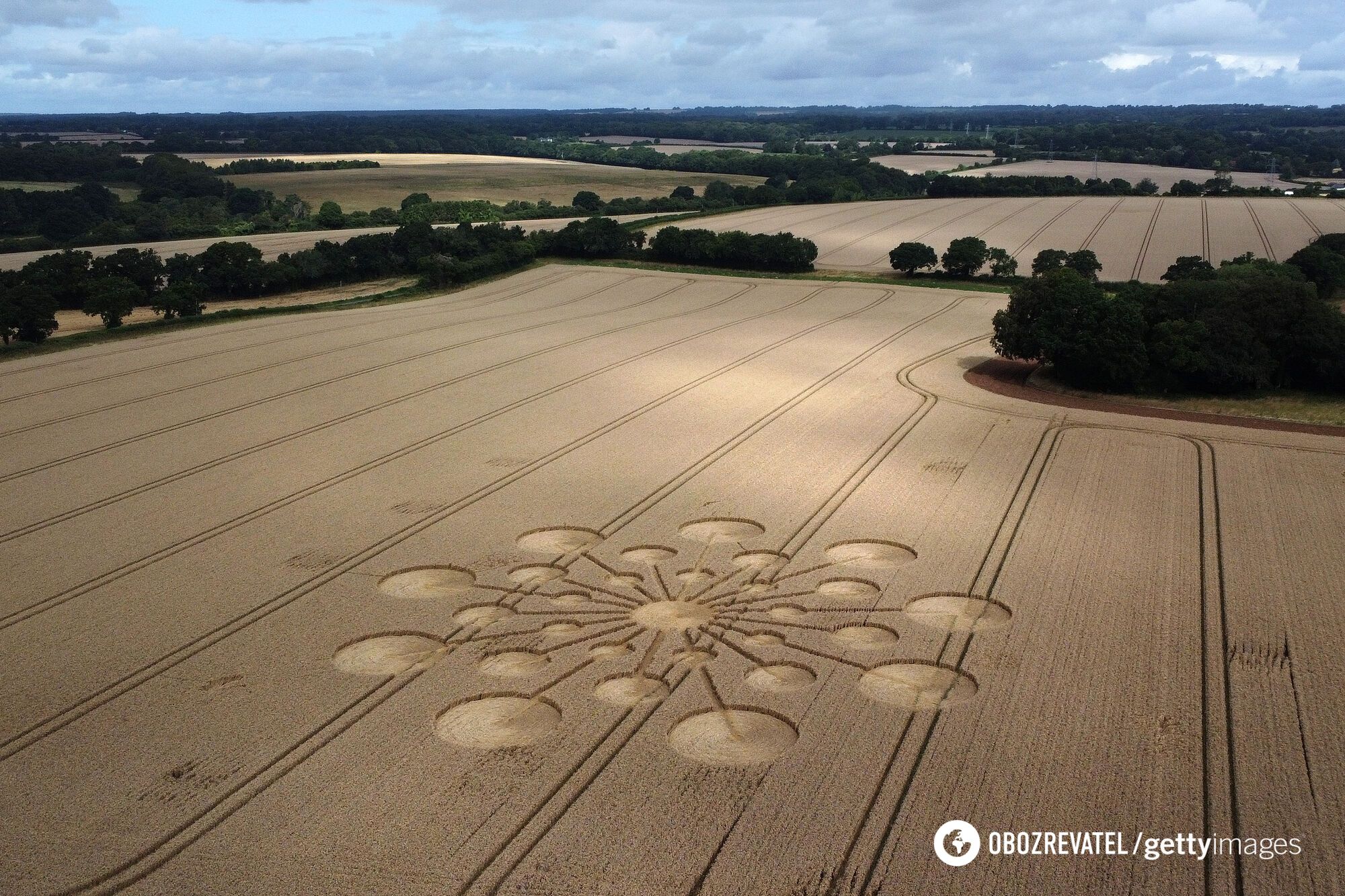 Круги размером примерно 70 метров на пшеничном поле в Хэмпшире (Англия) 29 июля 2023 года