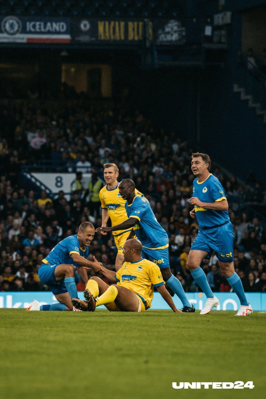 Россиян шокировало фото с благотворительного матча ради Украины. Они стерли любое упоминание о нашей стране