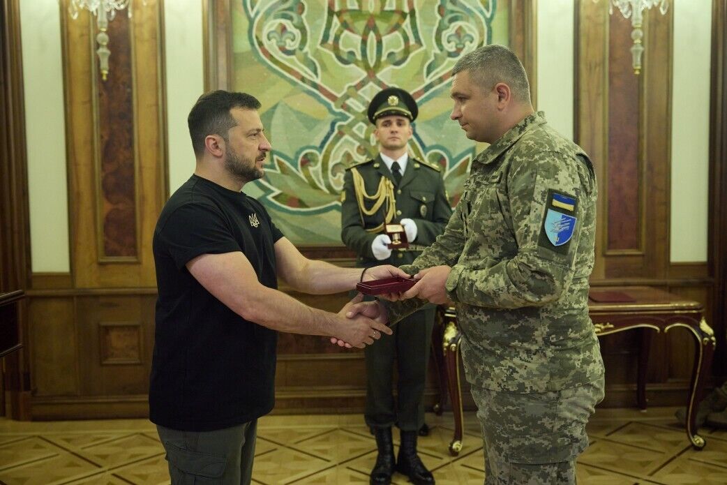 "Настоящий героизм заметен не сразу": Зеленский торжественно поздравил воинов Войск связи и кибербезопасности Украины. Видео