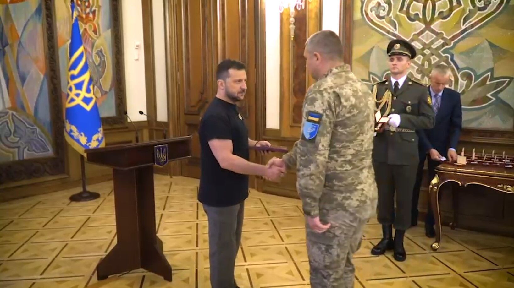 "Настоящий героизм заметен не сразу": Зеленский торжественно поздравил воинов Войск связи и кибербезопасности Украины. Видео