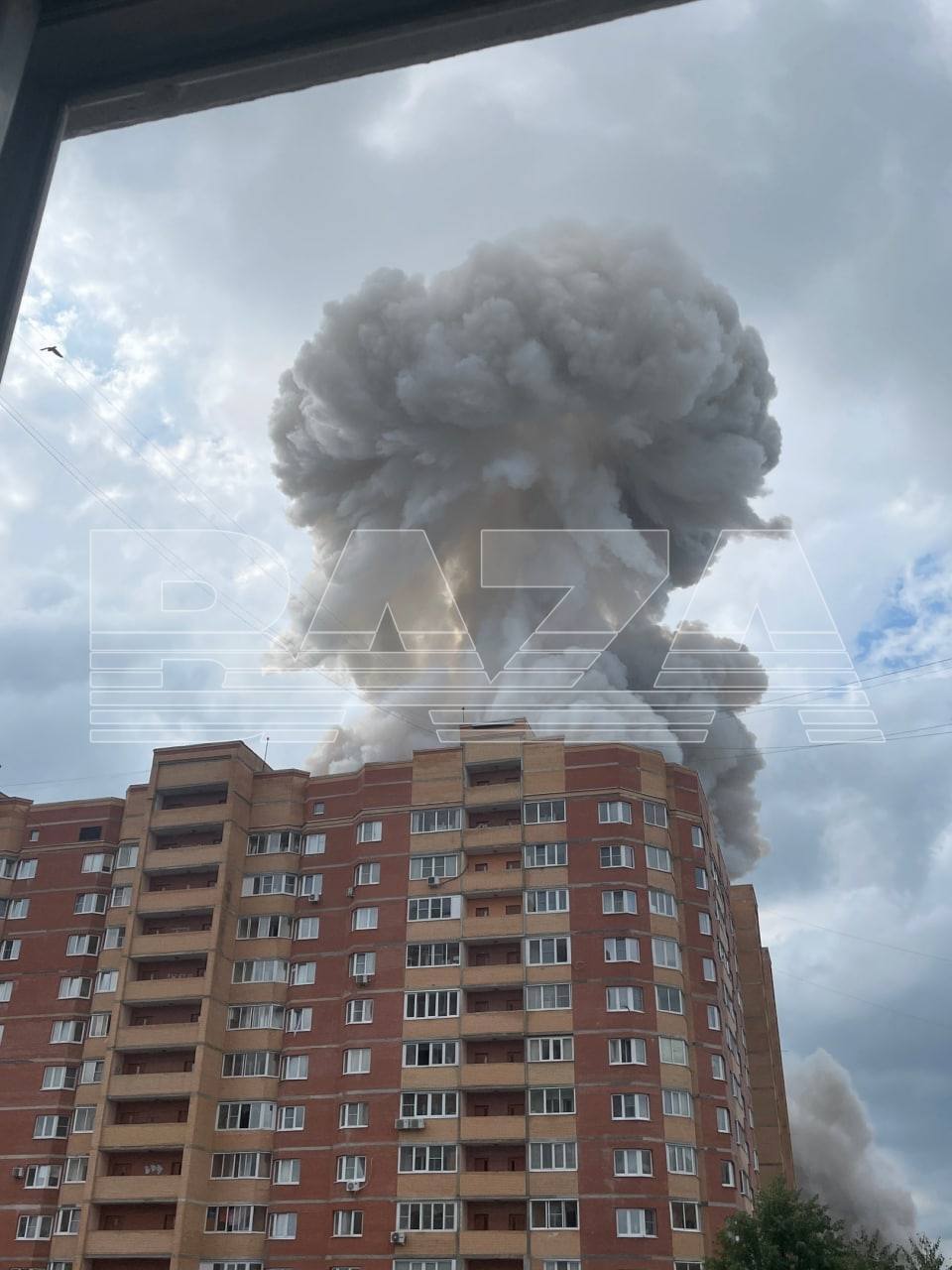 У Підмосков'ї прогримів вибух, піднявся стовп диму: росіяни кажуть про атаку БПЛА.  Відео