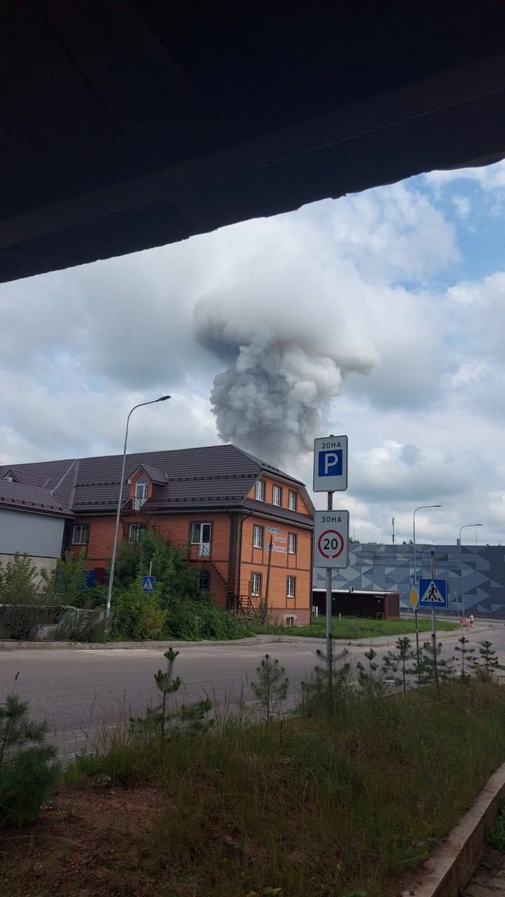 У Підмосков'ї прогримів потужний вибух на заводі, є руйнування і загиблі: момент потрапив на відео