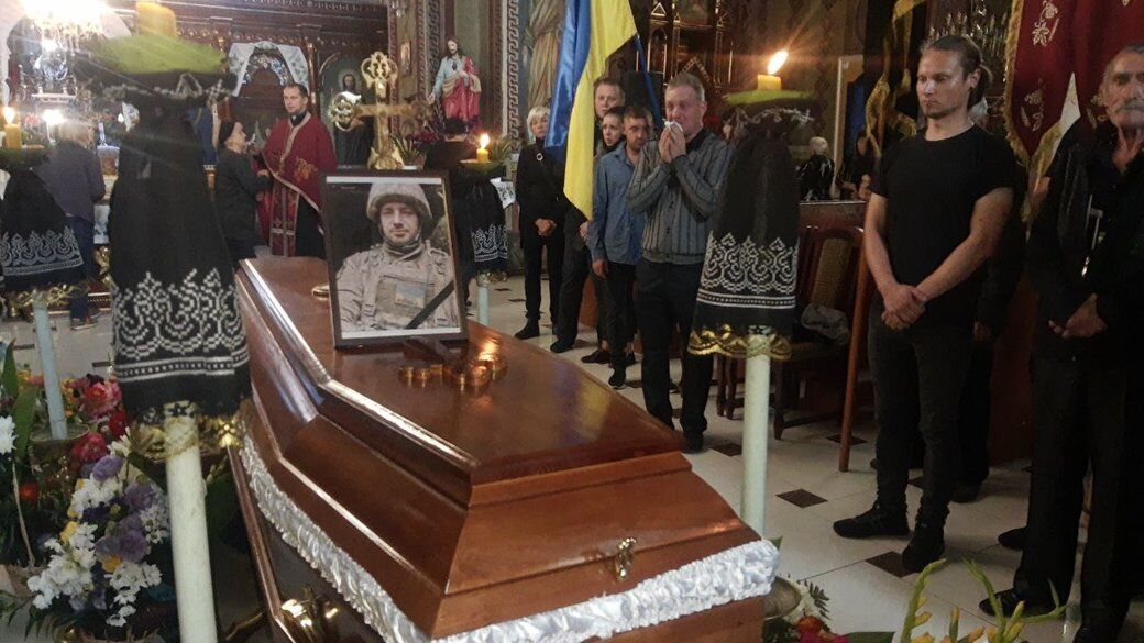 На Тернопольщине простились с молодым воином, погибшим в боях возле Сватово: ему навсегда будет 30. Фото