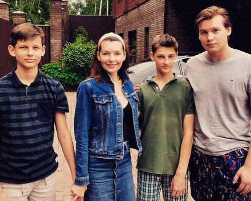 Российская актриса, которая была звездой в Украине, хочет отправить молодых сыновей "с украинской кровью в жилах" на войну