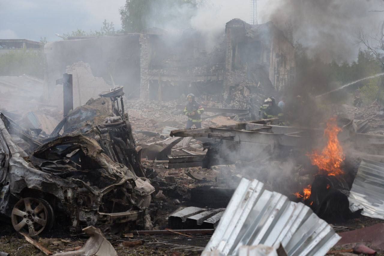 В Подмосковье прогремел мощный взрыв на заводе, есть разрушения и погибшие: момент попал на видео