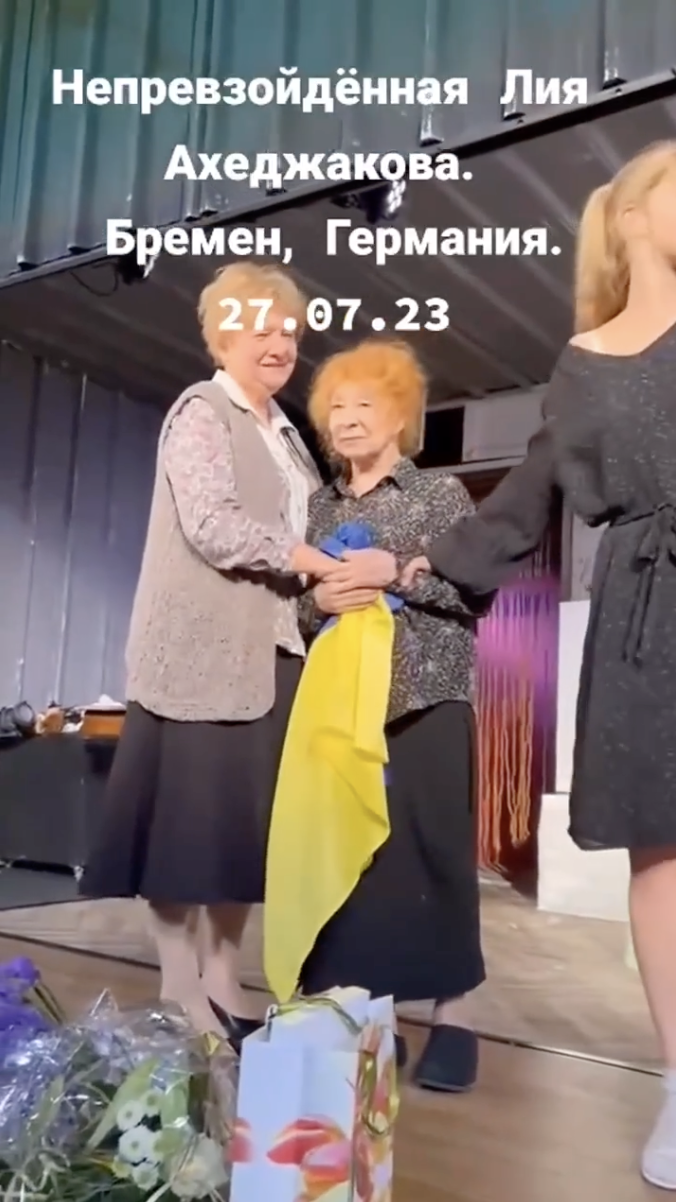Лія Ахеджакова вийшла на сцену з прапором України: в Росії влаштували істерику