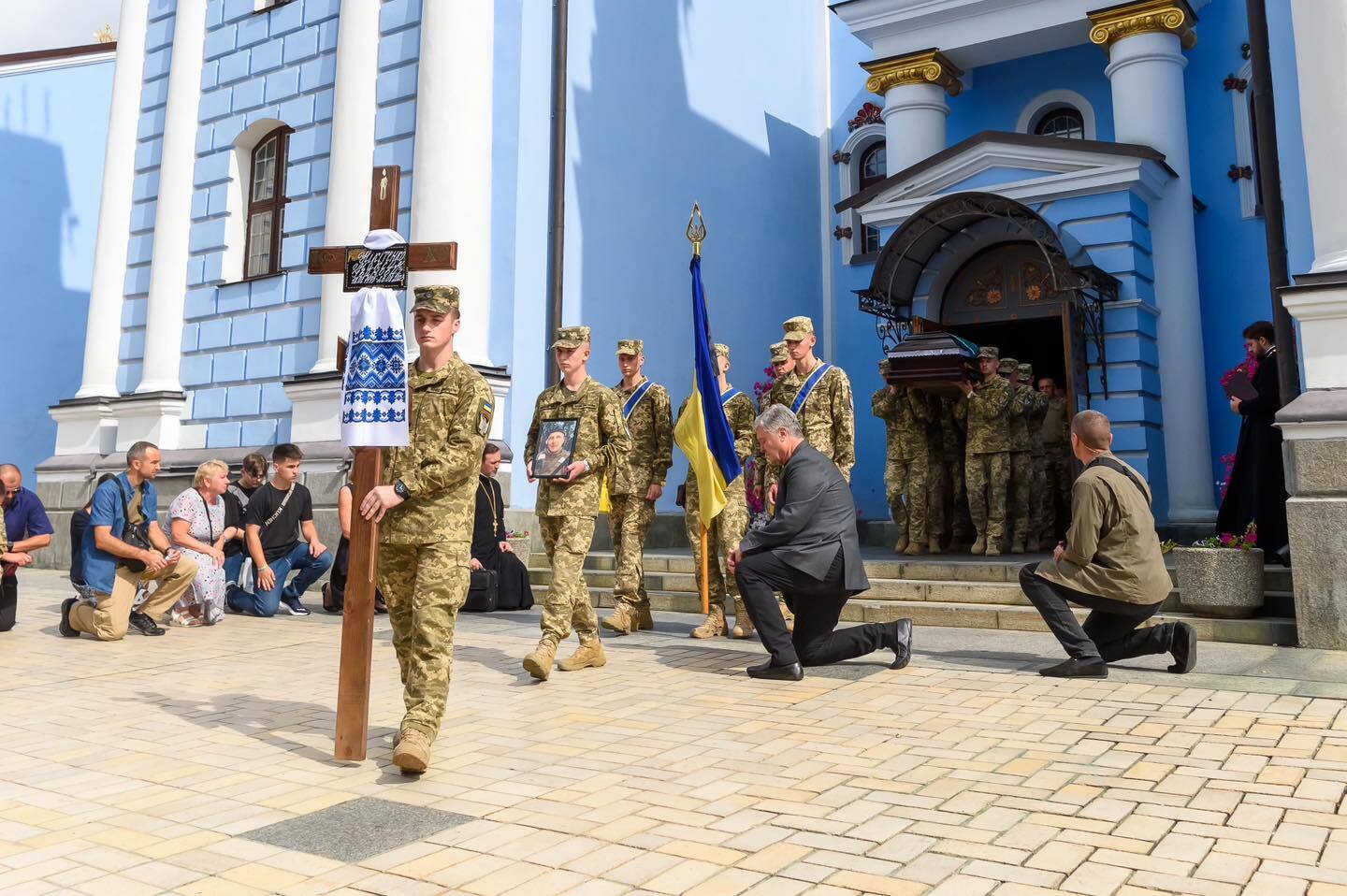 Всегда шел на штурм первым: Порошенко попрощался с разведчиком Максимом Никитенко, погибшим возле Роботиного