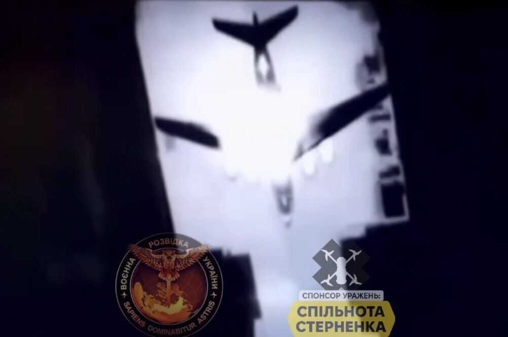 Война возвращается туда, откуда пришла: момент попадания по самолету Ил-76 в Пскове. Уникальное видео