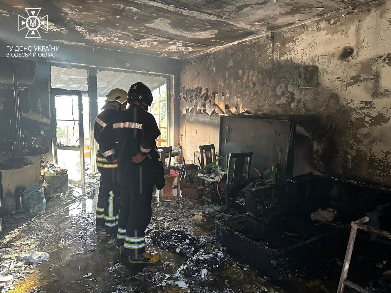 В Одесі горів двоповерховий будинок: постраждав чоловік і чотири дитини. Фото