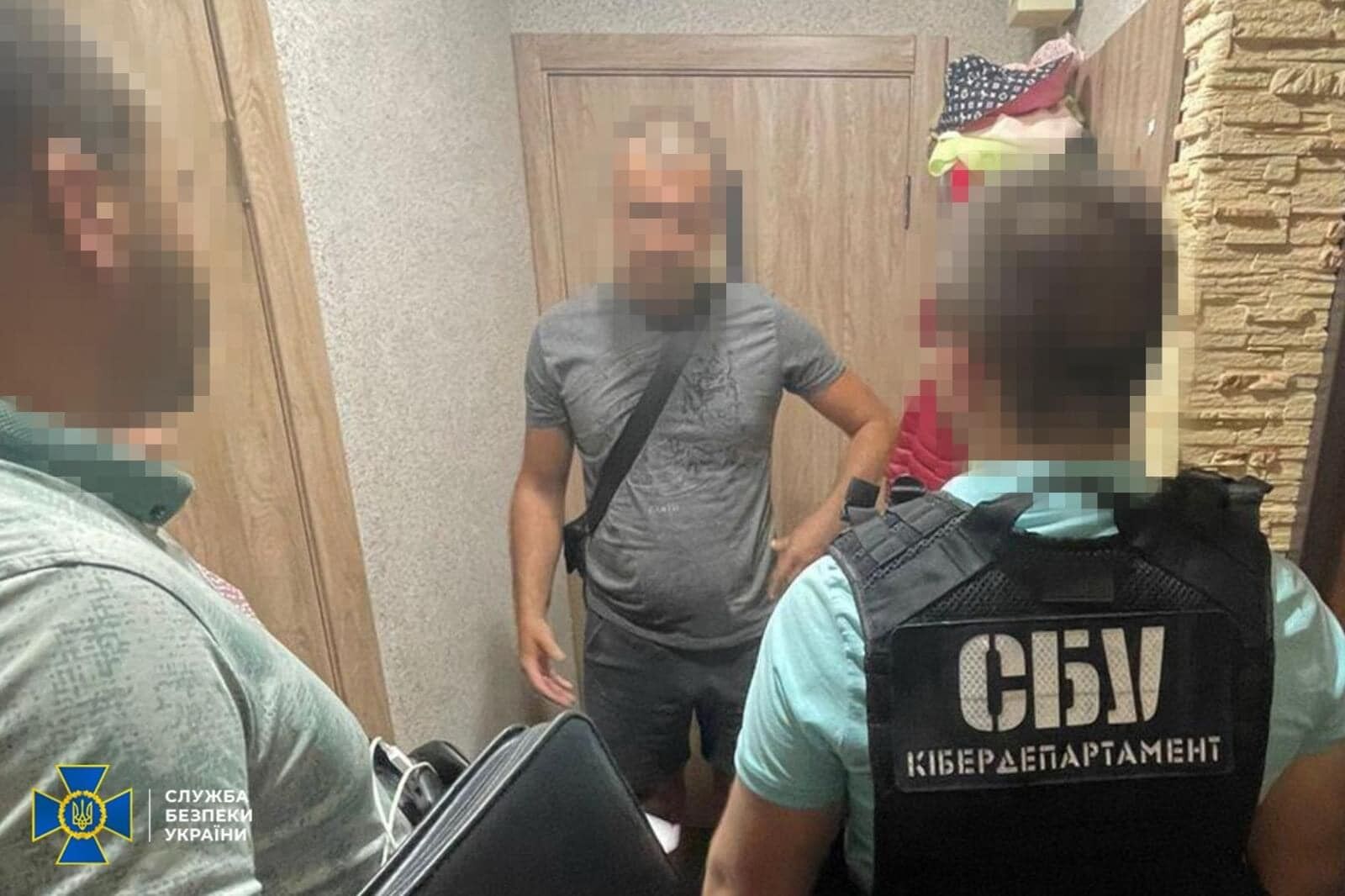 У Києві СБУ викрила детективне агентство, яке "торгувало" даними громадян: середня вартість "досьє" становила $200. Фото