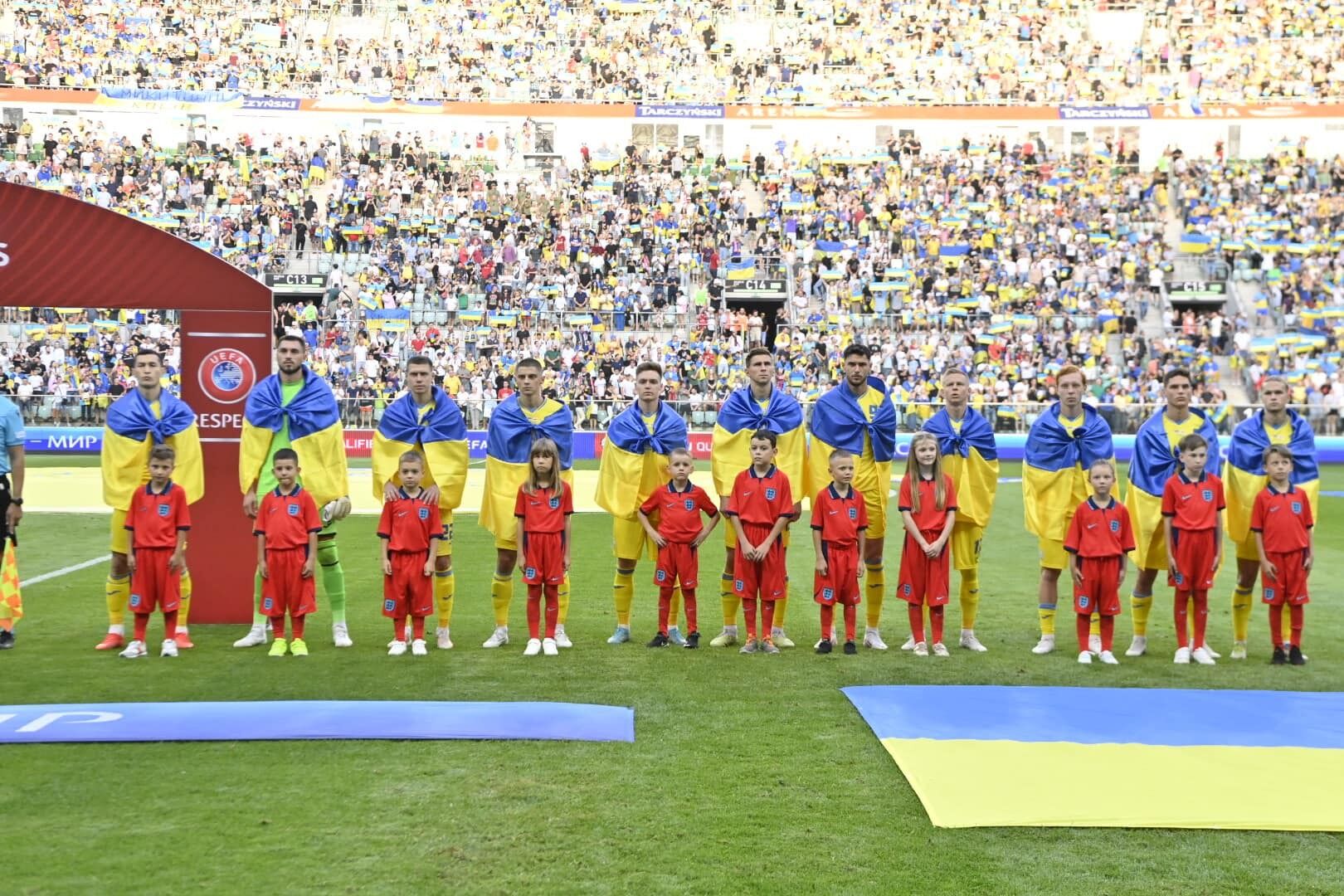 Стадіон у Німеччині фантастично виконав гімн України перед матчем відбору Євро-2024. Відео