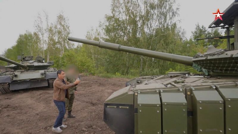 С серийно изготовленным "мангалом": Россия показала обновленный танк Т-80БВМ. Фото
