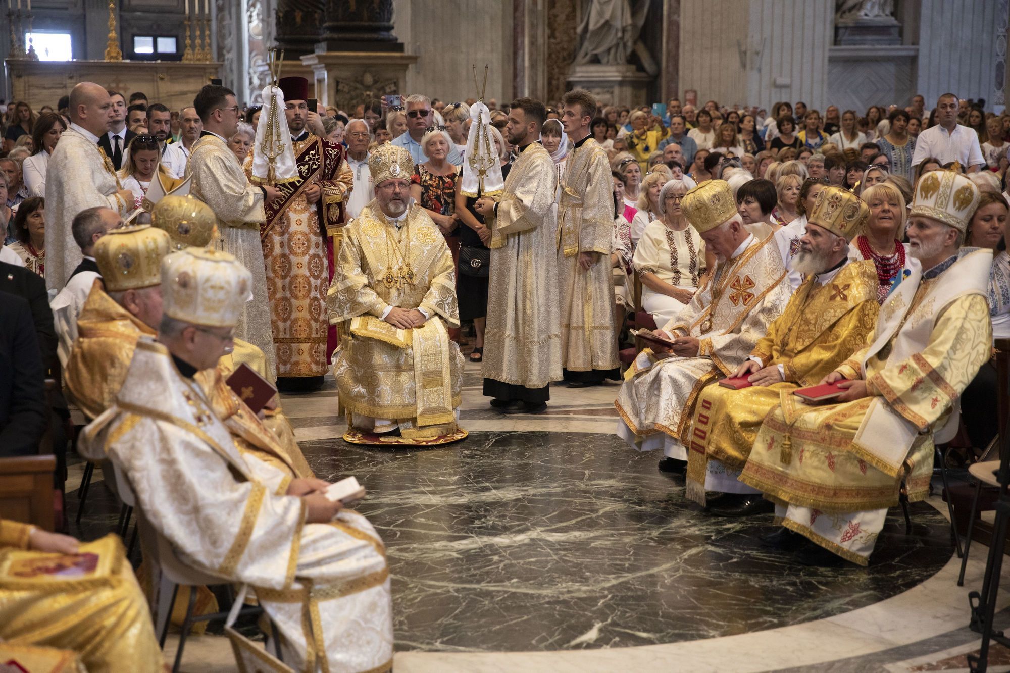 Глава УГКЦ звернувся до світу із базиліки Святого Петра у Ватикані: Україна стоїть і бореться!