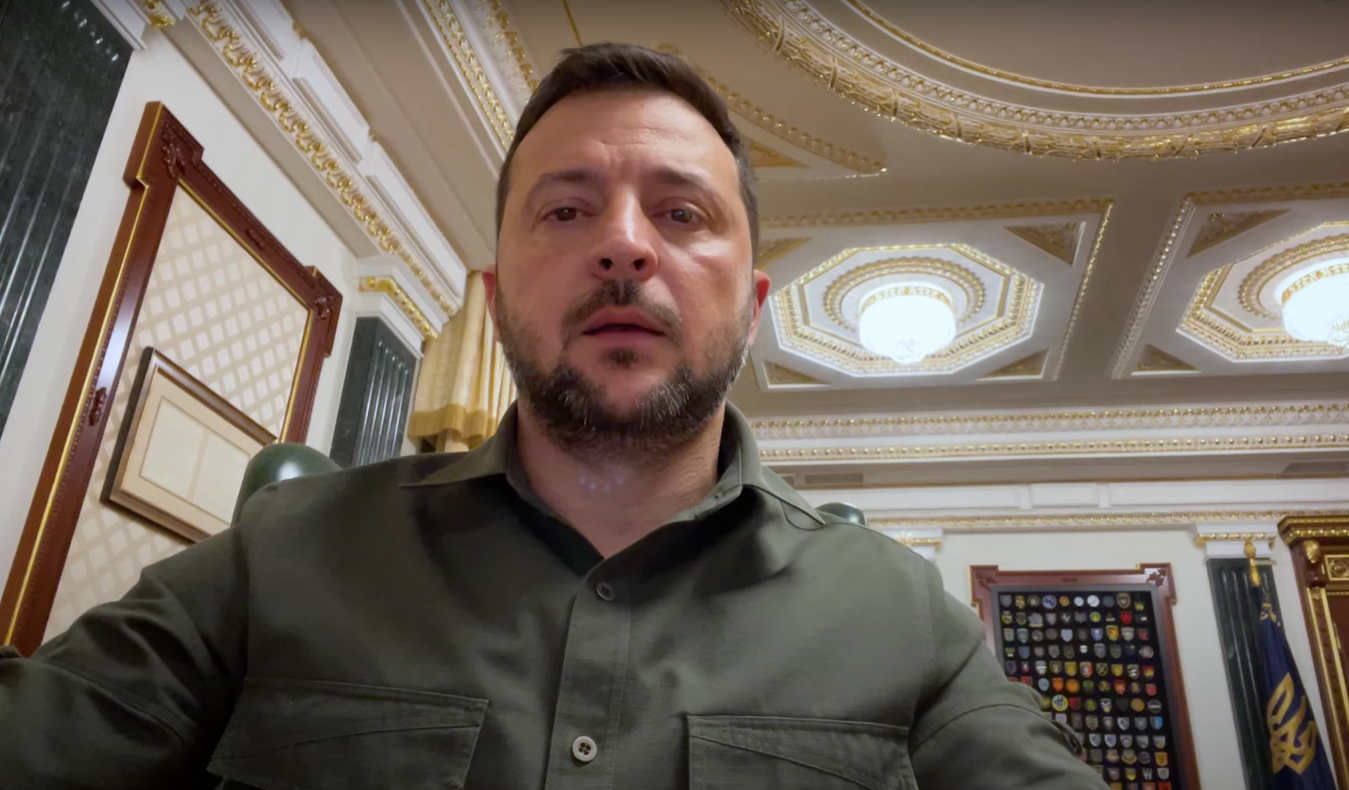 "Украина должна выдержать": Зеленский призвал всех сосредоточиться на обороне государства так же, как в первые дни. Видео