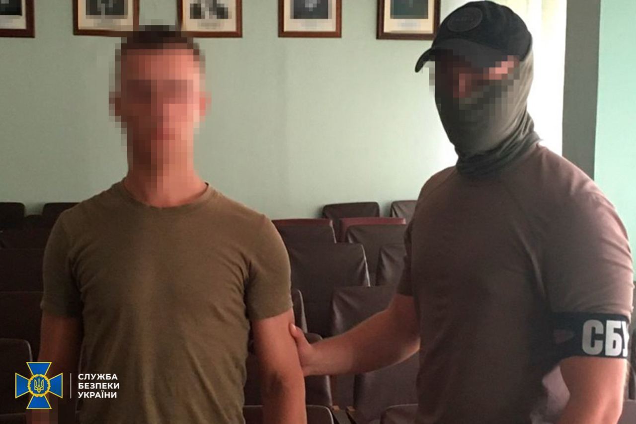 СБУ викрила у Києві "військового перевертня", який готував нові удари по столичних ТЕЦ. Фото і відео