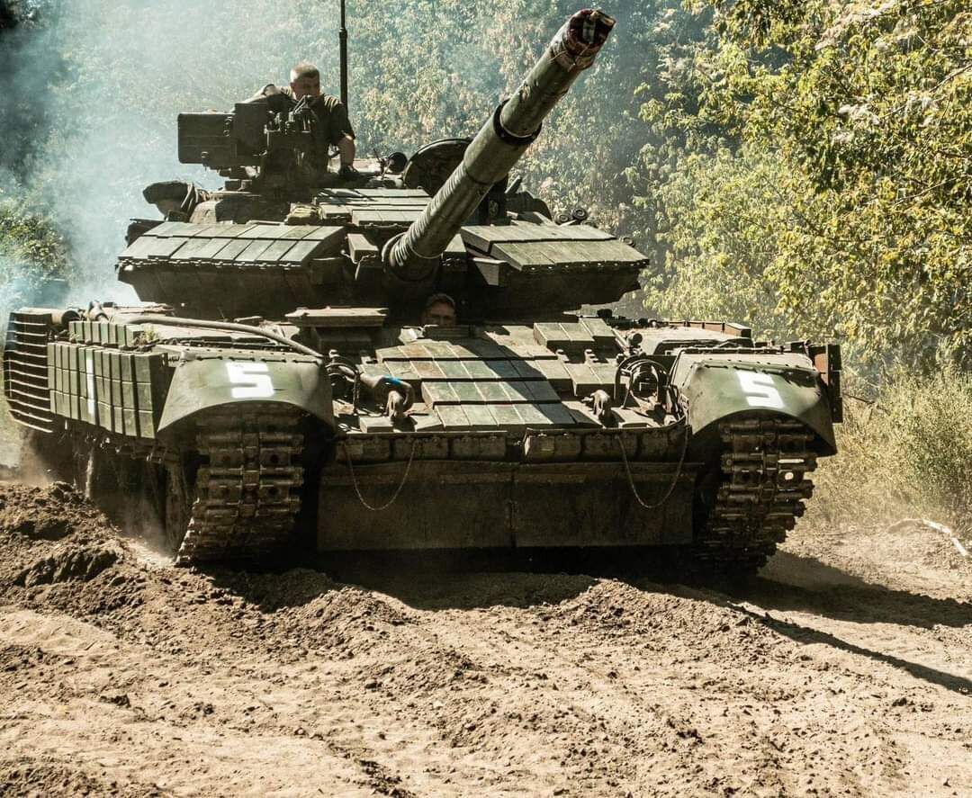 Стальные мужчины на стальных машинах: в ВСУ показали воинов 4-й танковой бригады за работой. Фото