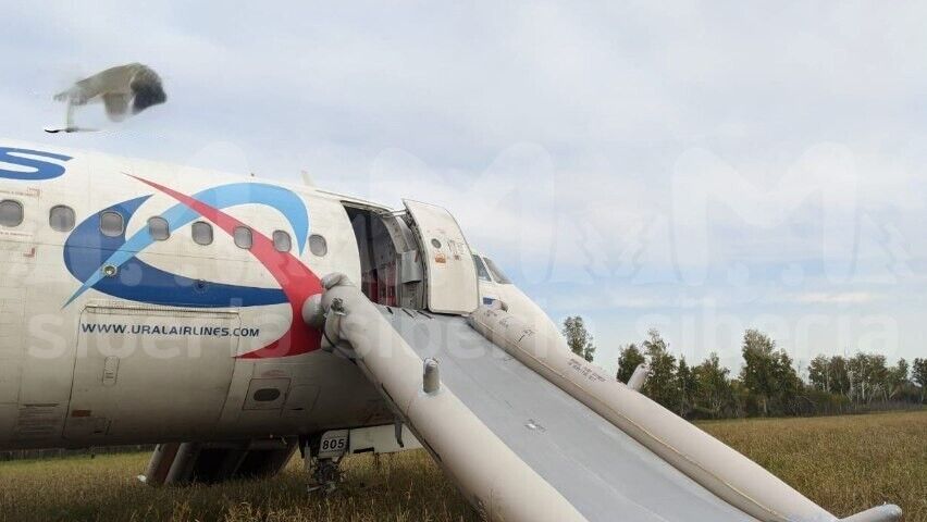 Брак деталей для ремонтів дається взнаки? У Росії трапилася нова НП з літаком. Фото і відео 