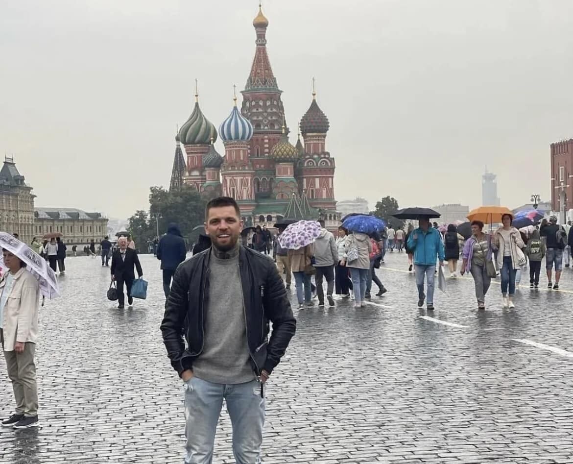 Відомий український боксер поїхав до Росії, показавши, як там добре. Фотофакт