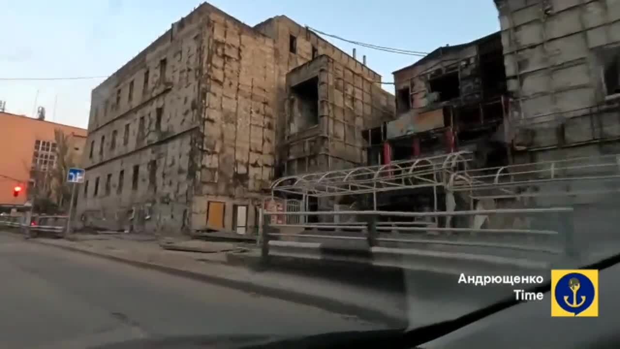 Етюди мертвого міста: в мережі показали, який вигляд сьогодні має окупований Маріуполь. Фото і відео