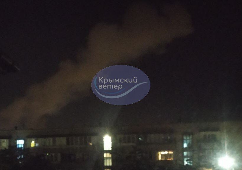 У Севастополі на судноремонтному заводі пролунали потужні вибухи: пошкоджено кораблі РФ. Фото, відео і всі подробиці