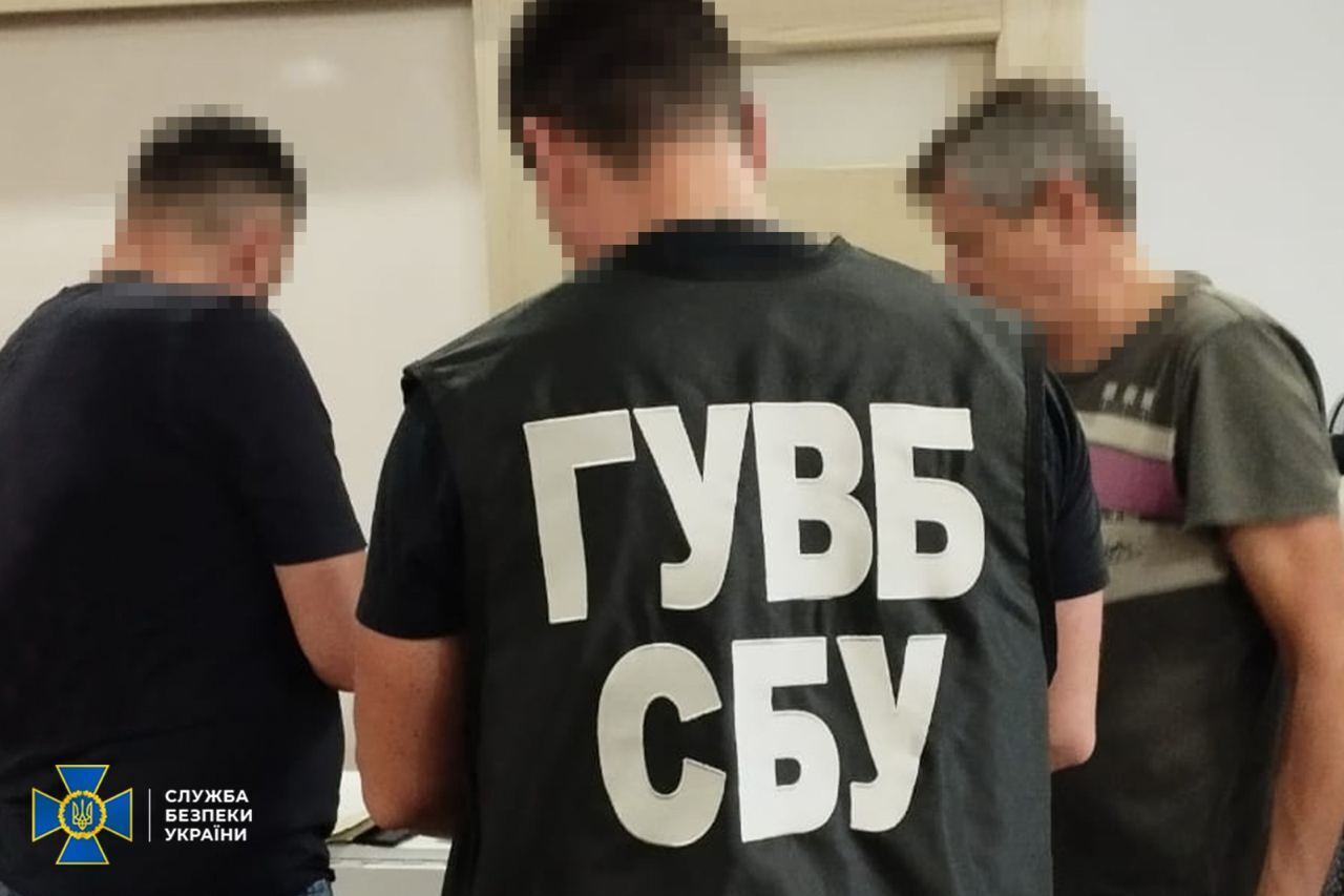 За гроші допомагали військовозобов'язаним "відкосити" від призову: на Одещині викрили все керівництво районної ВЛК. Фото