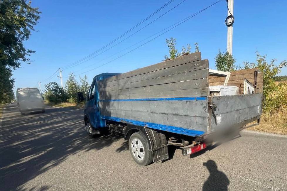 На Київщині п’яний водій легковика протаранив вантажівку, а потім намагався втекти: є постраждалий. Фото