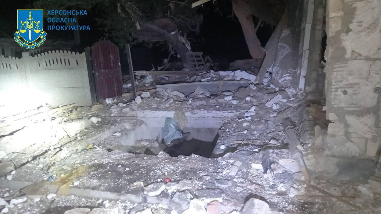 Оккупанты ударили по дому на Херсонщине: погиб 6-летний мальчик, его брат в больнице. Фото