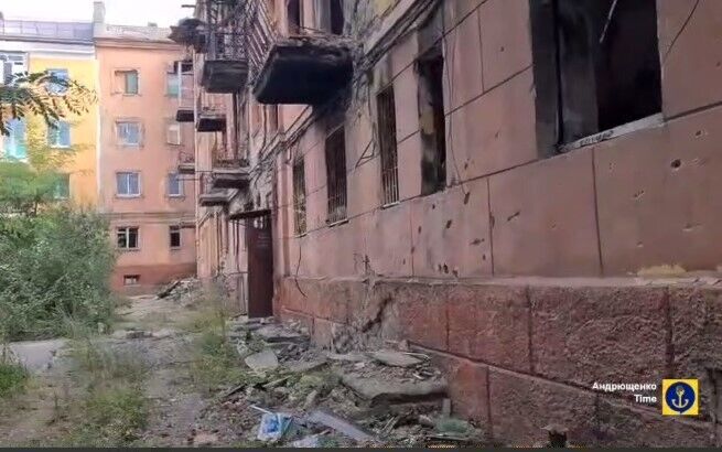 Руїни і повний занепад: мешканці Маріуполя показали, як насправді виглядає захоплене окупантами місто. Відео