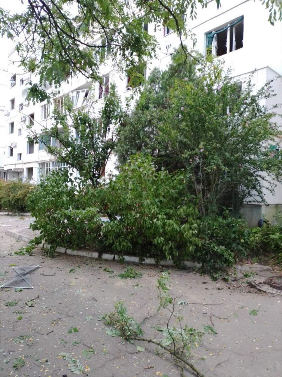 Оккупанты нанесли удар авиабомбами по домам в Новой Каховке: есть погибшие и раненые. Фото и видео