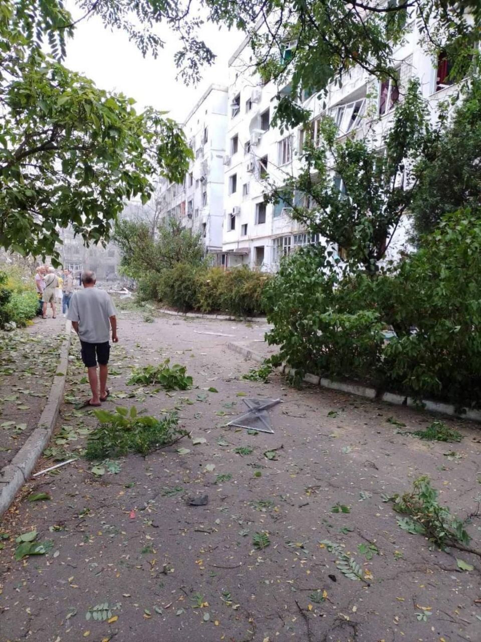 Окупанти завдали удару авіабомбами по будинках у Новій Каховці: є загиблі і поранені. Фото і відео