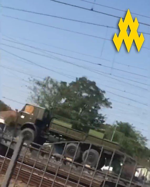 Оккупанты перебрасывают старую военную технику из Крыма: в "АТЕШ" обнародовали доказательства