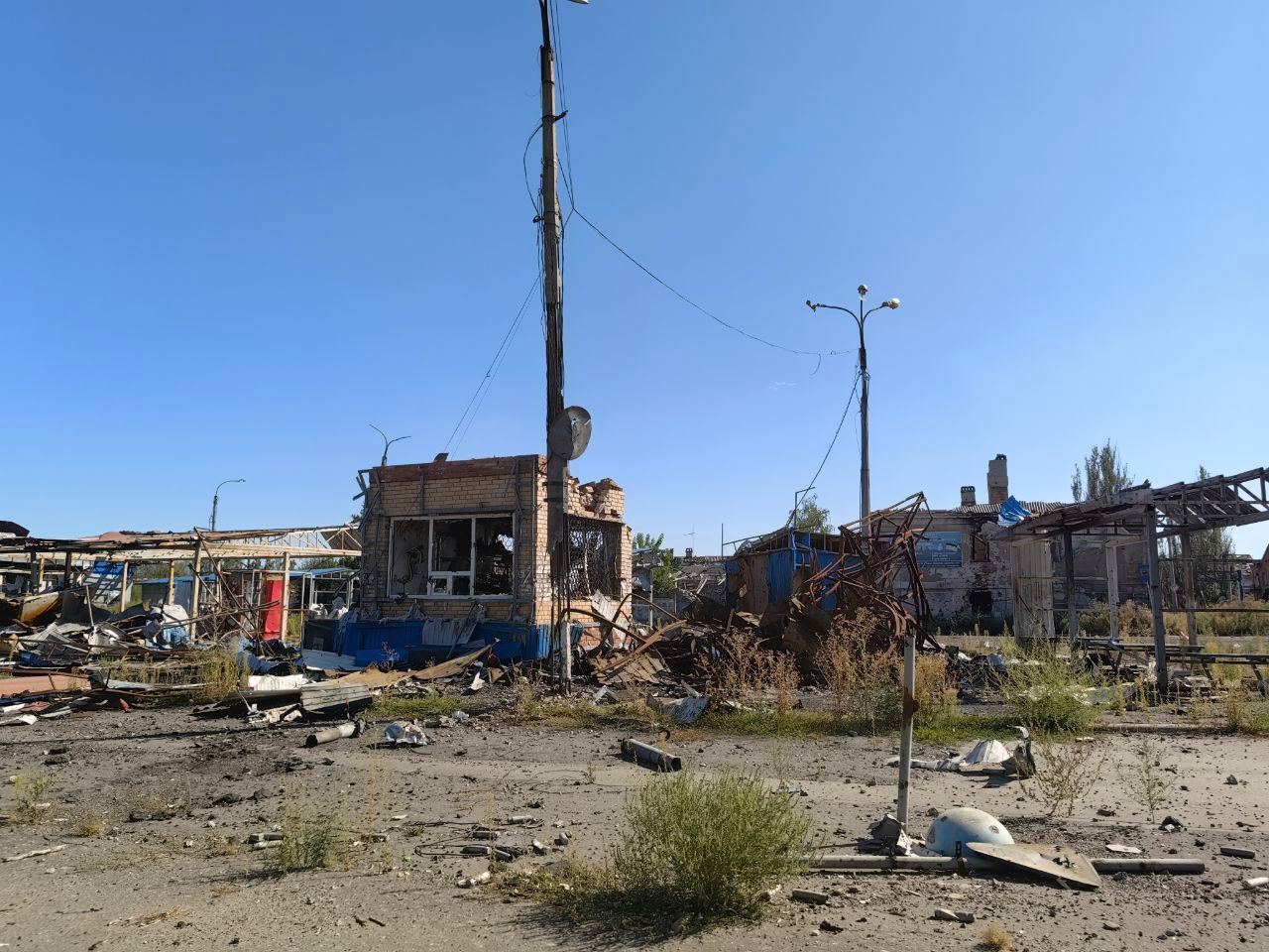 Раніше там кипіло життя: у мережі показали, який вигляд має зруйнований окупантами Бахмут. Фото 