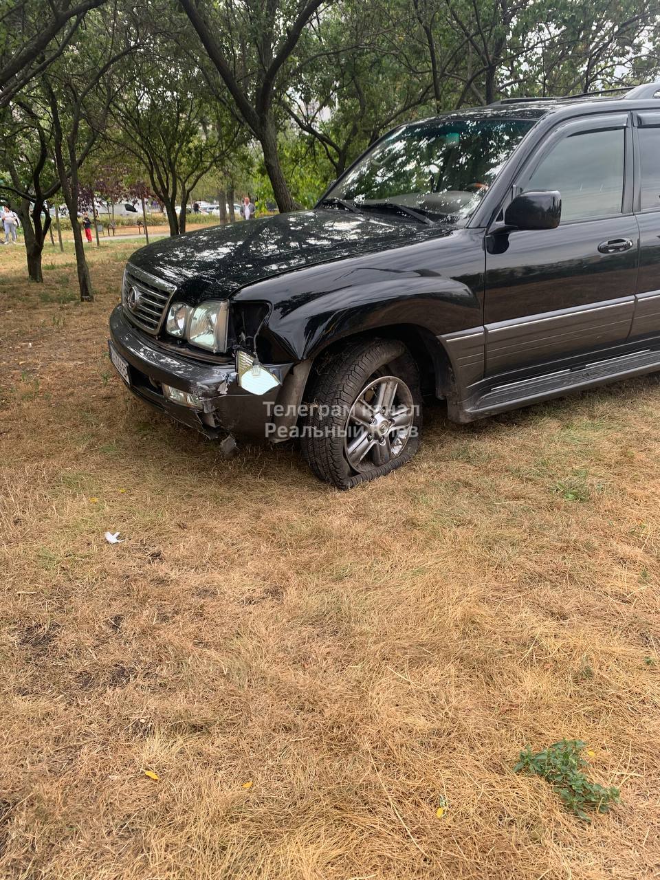 У Києві Chevrolet на швидкості протаранив Lexus, а потім тролейбус: є постраждалий. Фото і відео