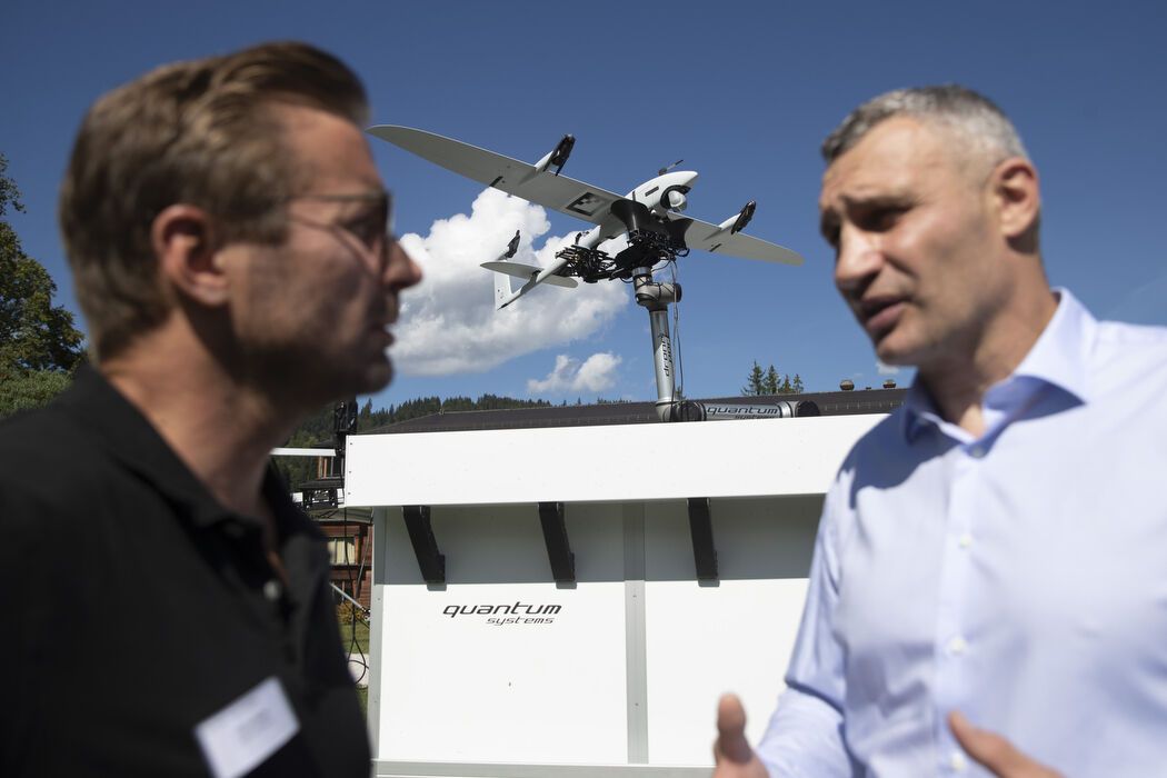 Кличко: немецкая компания Quantum Systems передаст Киеву 100 тактических дронов нового поколения, которые столица направит украинским защитникам