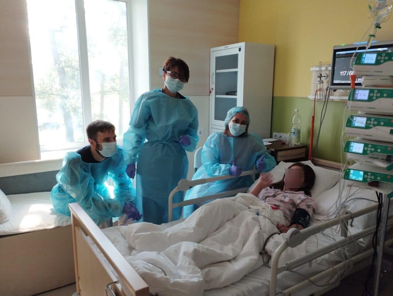 В Черкассах впервые провели трансплантацию костного мозга ребенку: 10-летнюю девочку уже выписали из больницы. Фото