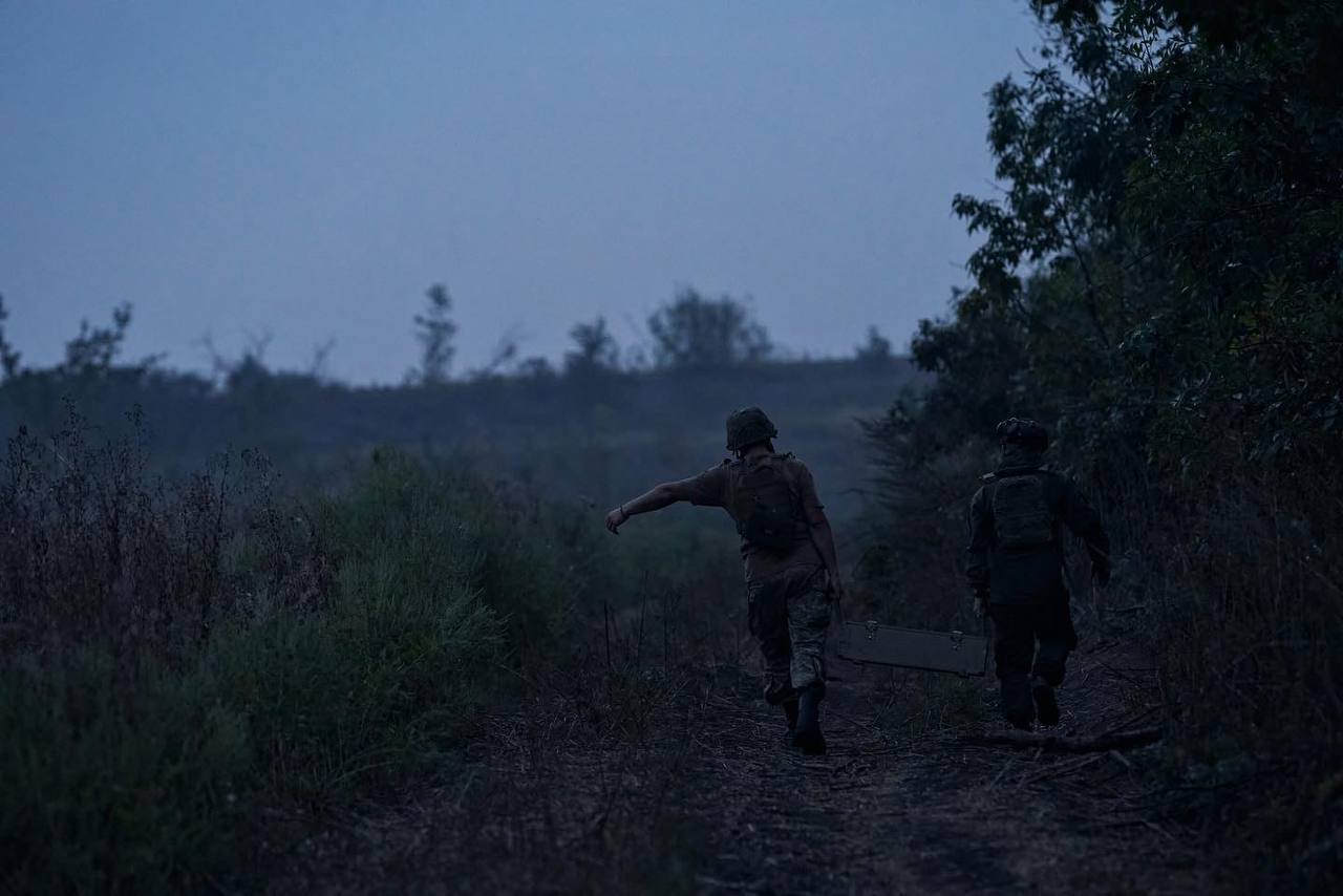 "Инициатива в руках наших воинов": Зеленский показал мощные фото с фронта