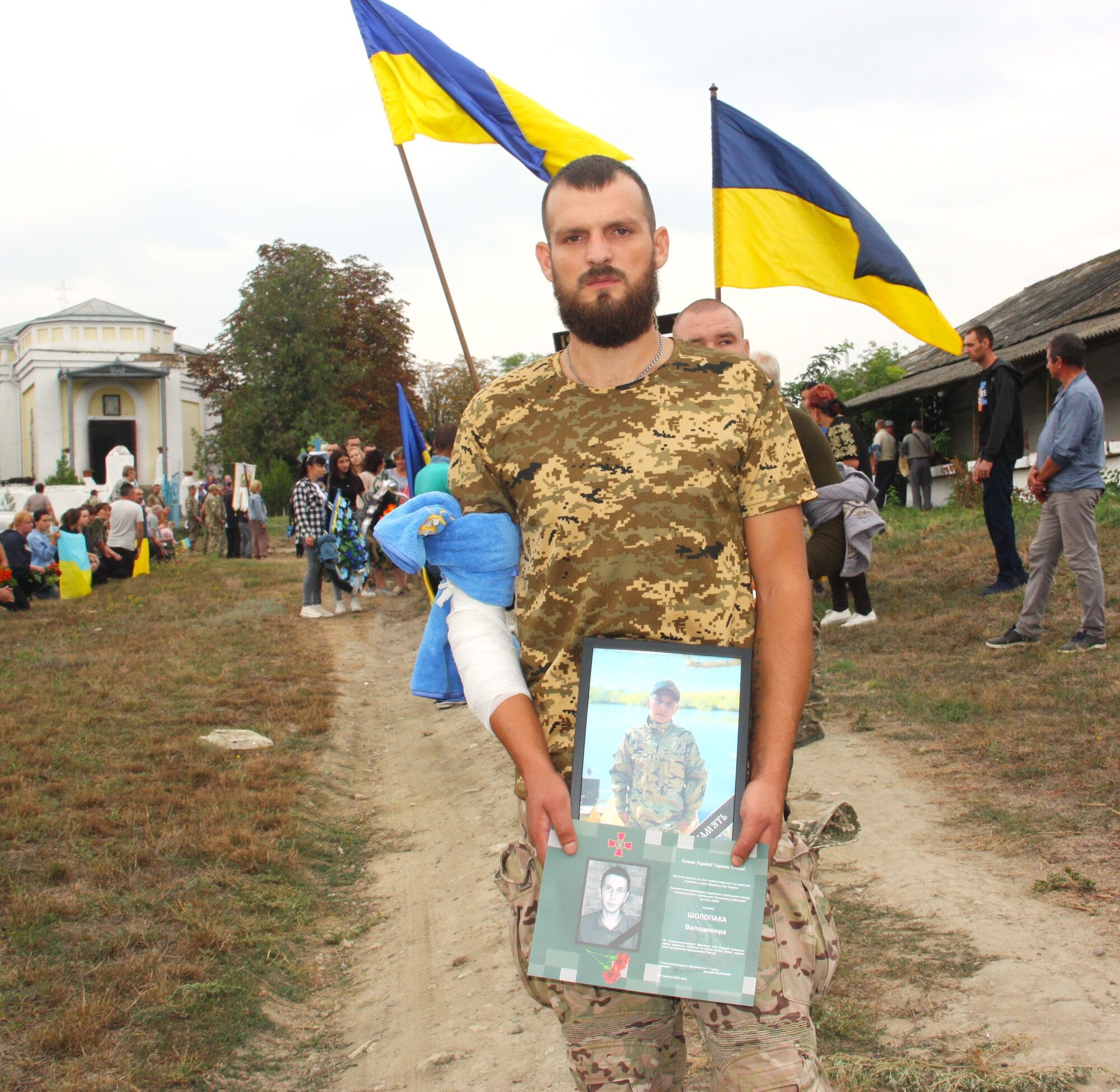 Його не дочекалася наречена: на Одещині попрощалися з воїном, який загинув у боях біля Курдюмівки. Фото 