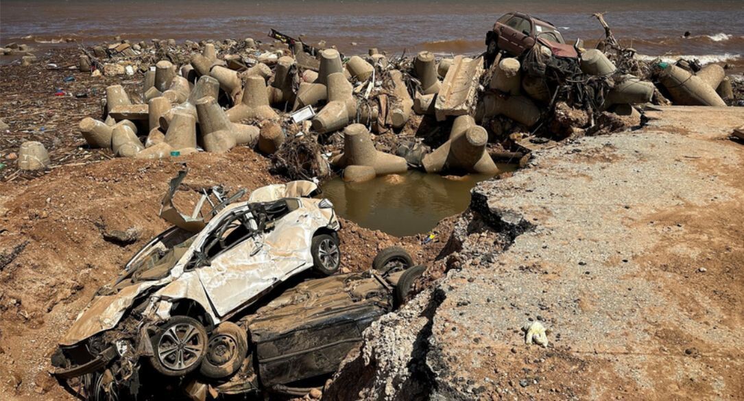 Почти 40 тысяч жителей Ливии стали перемещенными лицами из-за масштабного наводнения. Фото и видео