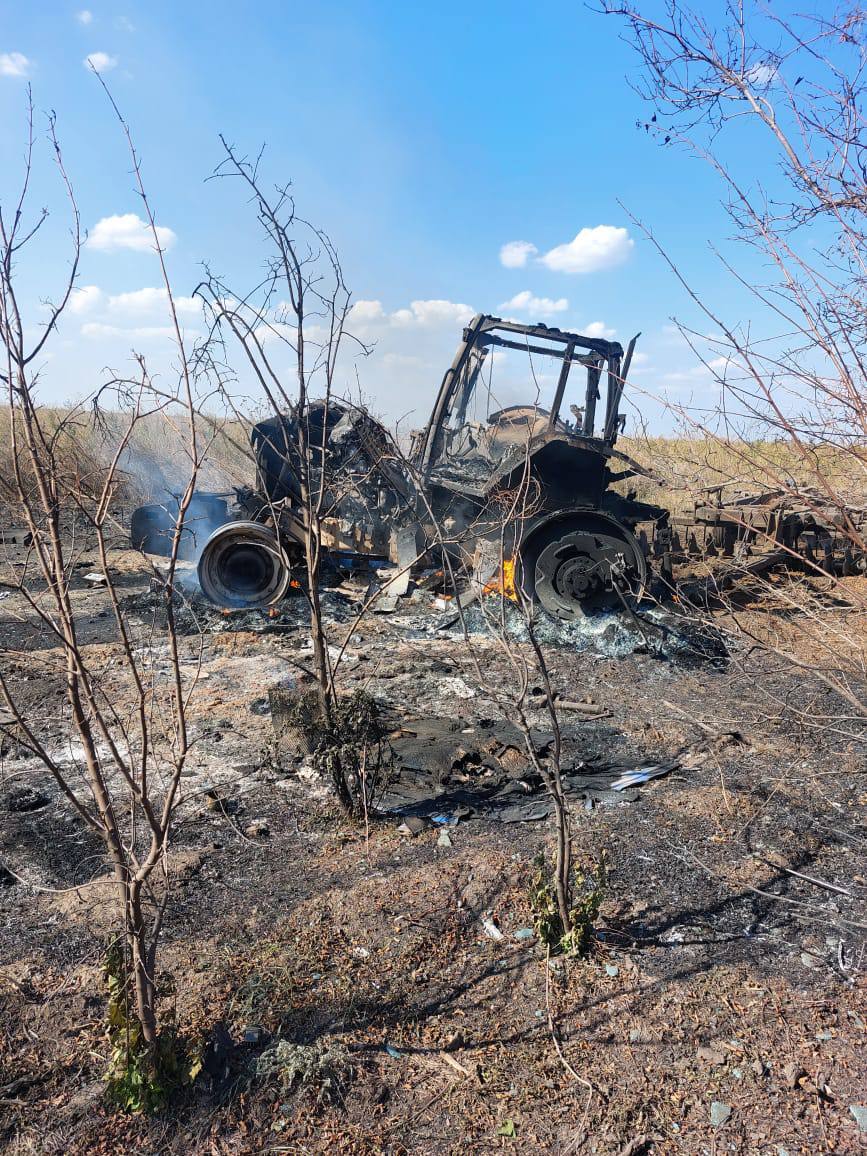 В Херсонской области тракторист подорвался на мине и погиб, еще один ранен